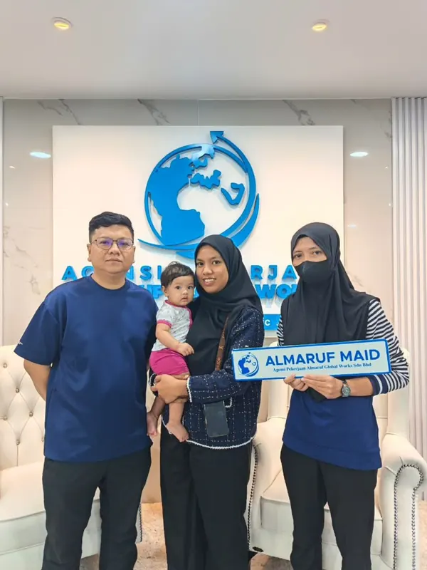 An employer with their new Almaruf helper on handover day