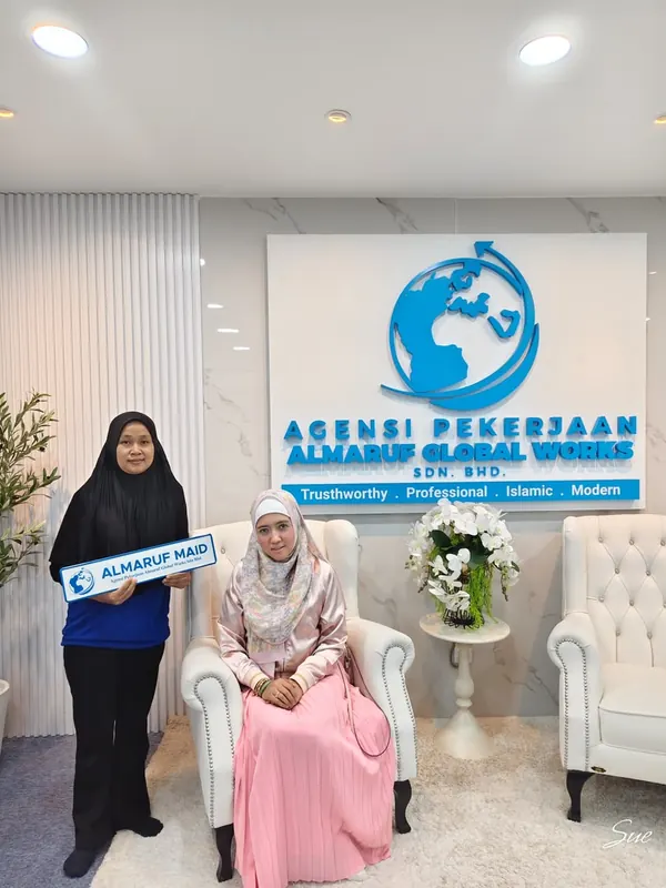 An employer with their new Almaruf helper on handover day
